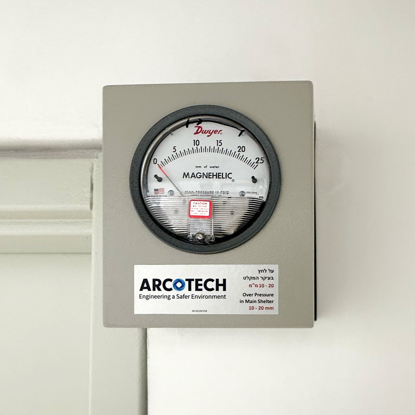 Wall-Mounted Differential Pressure Gauge